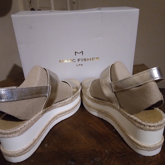 Marc Fisher Sandles - Picture 4 of 4